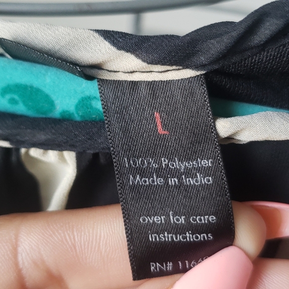 Sleeveless Black and off-white Striped dress - Picture 4 of 4